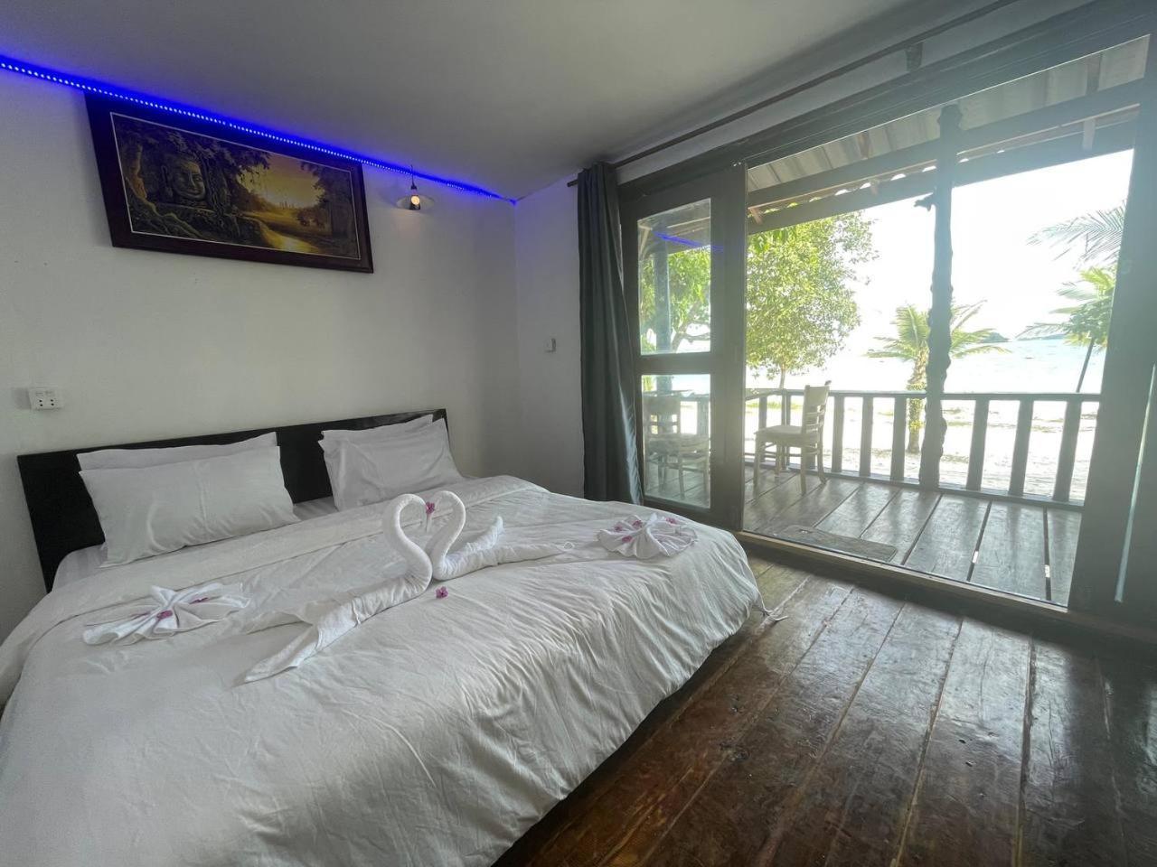 Koh Rong Beach Hostel And Bungalows Kaoh Touch Exteriör bild