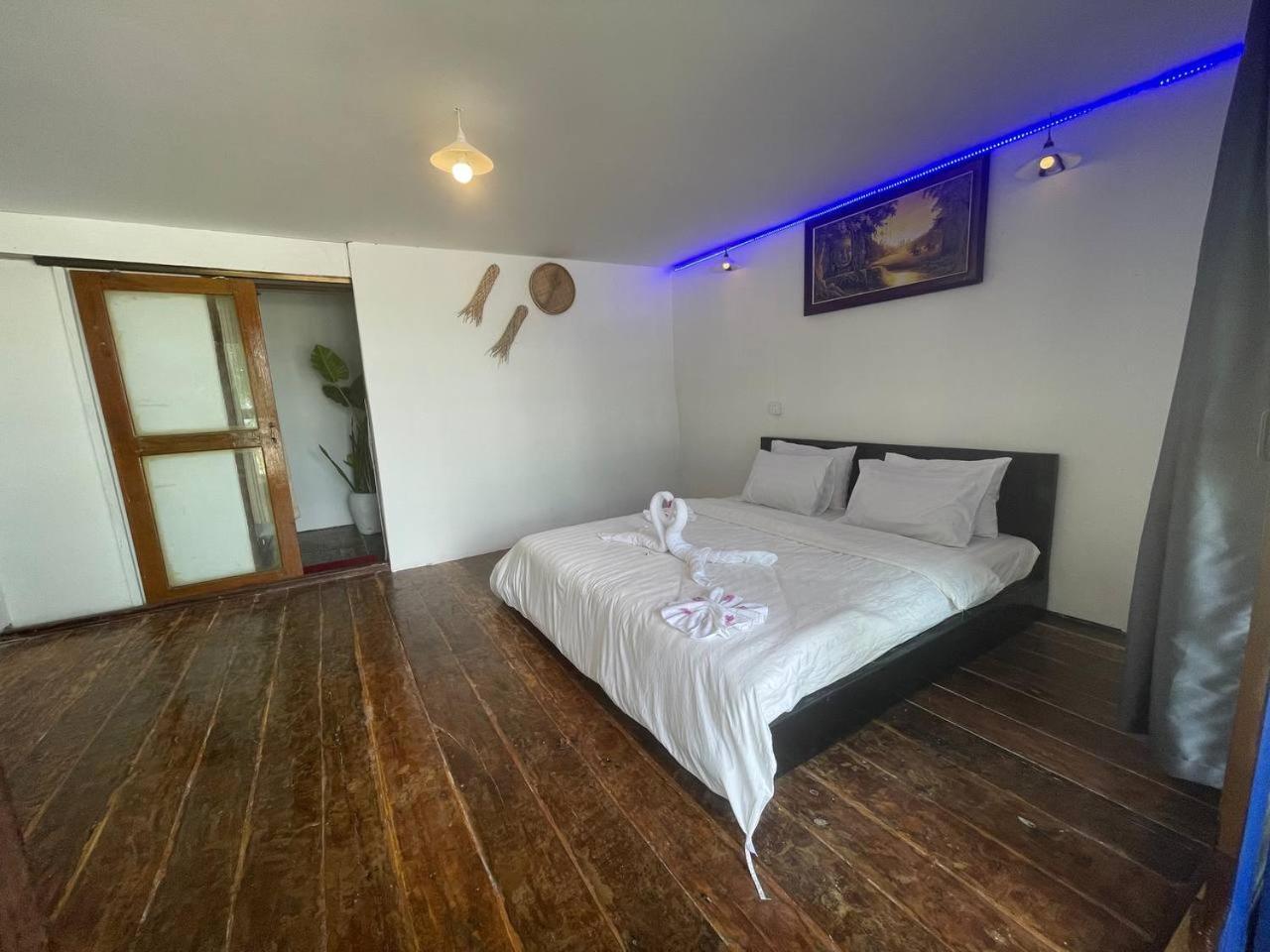 Koh Rong Beach Hostel And Bungalows Kaoh Touch Exteriör bild