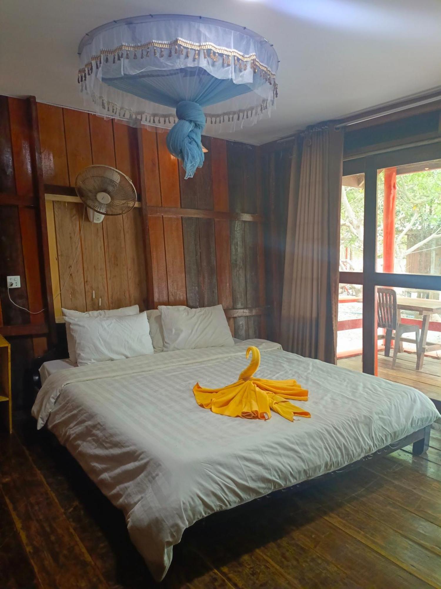 Koh Rong Beach Hostel And Bungalows Kaoh Touch Exteriör bild