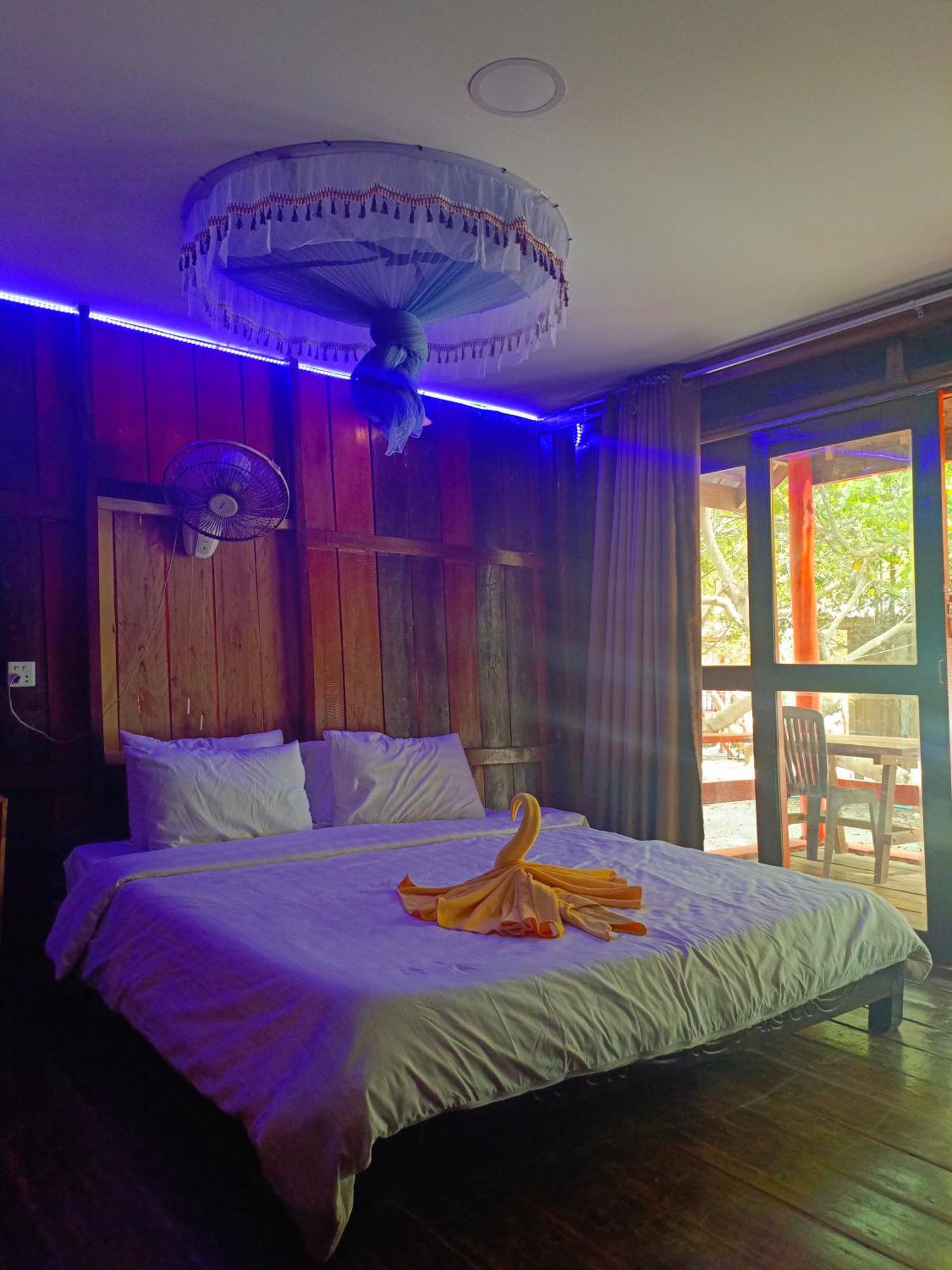 Koh Rong Beach Hostel And Bungalows Kaoh Touch Exteriör bild